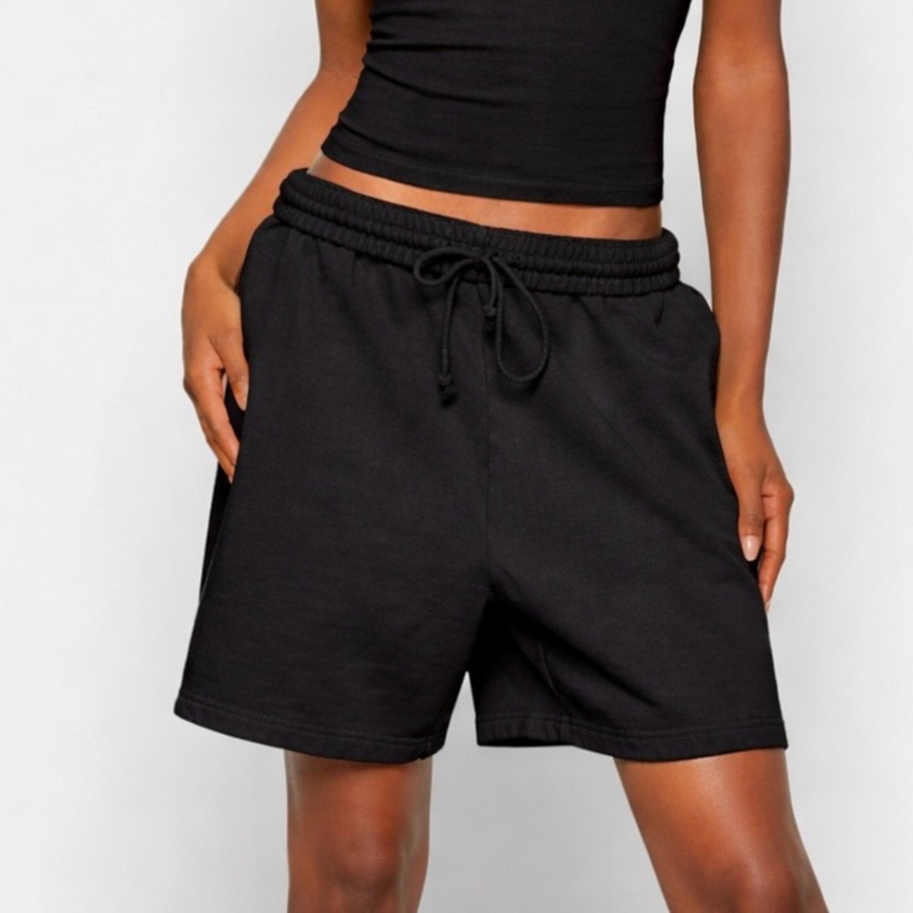 SKIMS Terry Fleece Relaxed Shorts Black Washed Obsidian Size M NWT